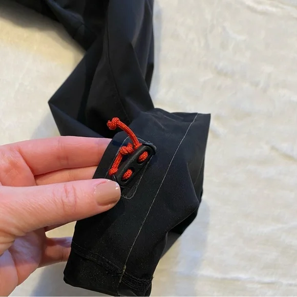 (M) Arc’teryx Men’s Hiking Pants Black Medium Hike Outdoor Windbreaker 33x32 - Picture 6 of 15